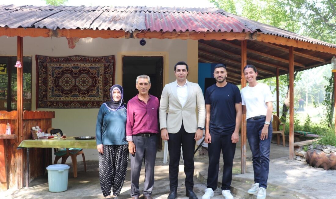 Kemah kaymakamı Resul Tutay, ilçenin nabzını tutmak ve halkla birebir