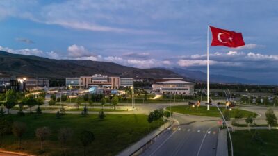 Erzincan Binali Yıldırım Üniversitesi, üniversiteye adım atmaya hazırlanan gençlere yönelik