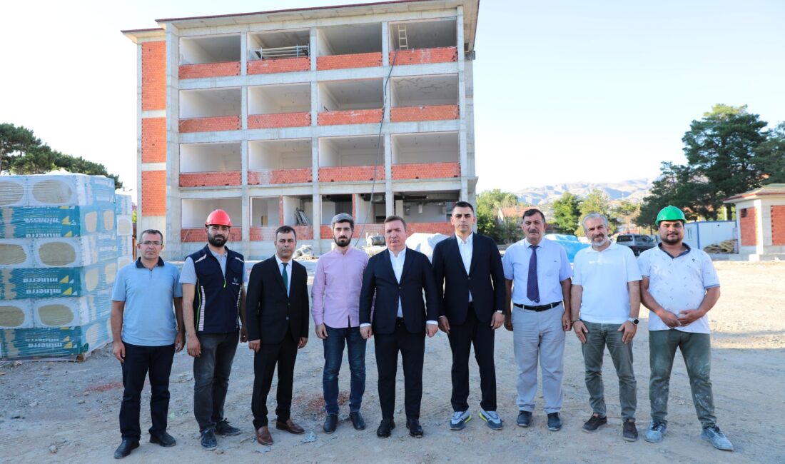 Erzincan Valisi Hamza Aydoğdu, Vali Yardımcısı Mehmet Emre Canpolat ve