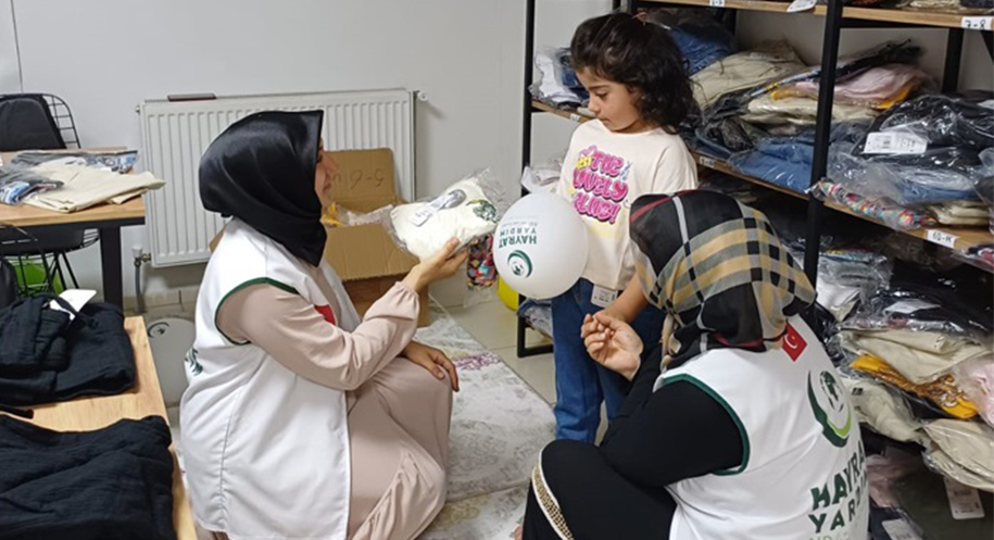 Erzincan’da Hayrat İnsani Yardım Derneği tarafından yürütülen yardım çalışması kapsamında,