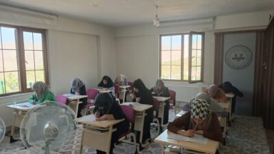 Erzincan’ın İliç ilçesinde Hanife-Zekeriya Oğuz Hafızlık Kız Kur’an Kursu öğrencileri