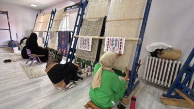 Erzincan Belediyesi’nin kadınlara yönelik düzenlediği “Cengerli Kilim Dokuma Kursu” başladı.