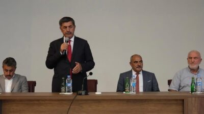 Erzincan Belediye Başkanı Bekir Aksun, Gülabibey Mahallesi’nde bulunan İplik Evleri