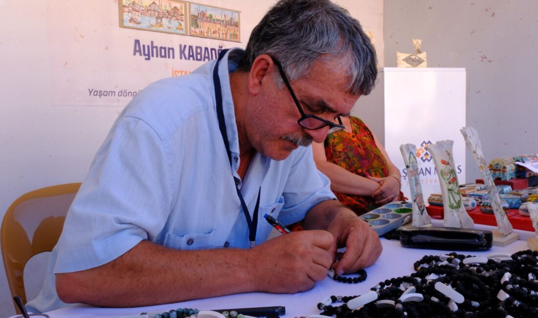 Erzincan Yaşayan Miras Festivali’nde kemik üzerine gravür ve minyatür sanatıyla