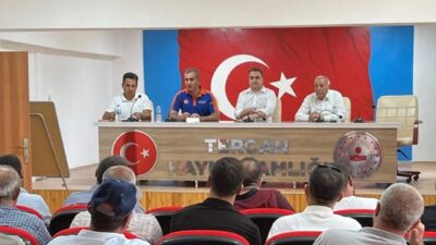 Tercan’da afet konutlarının teslim süreciyle ilgili bilgilendirme toplantısı yapıldı. İnşaatı