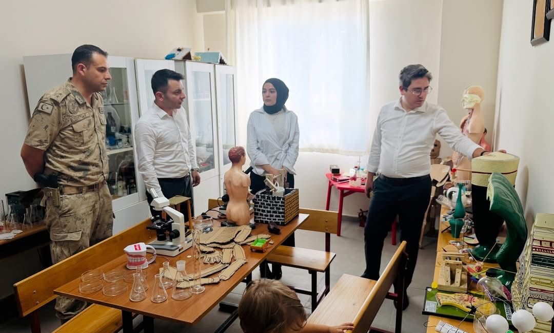 Kemaliye Kaymakamı Emirhan Arıkan, eşi Gizem Arıkan ve beraberindeki kurum