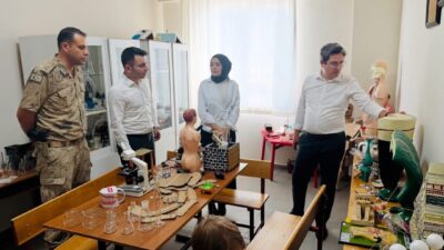 Kemaliye Kaymakamı Emirhan Arıkan, eşi Gizem Arıkan ve beraberindeki kurum