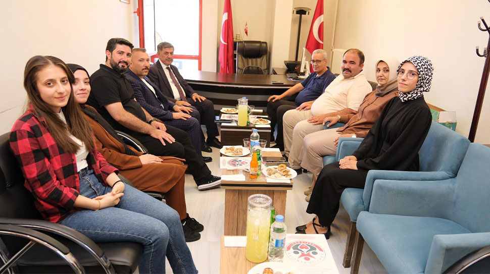 Muhammed Enes SEVİLİR Erzincan Belediye Başkanı Bekir Aksun, kentte faaliyet