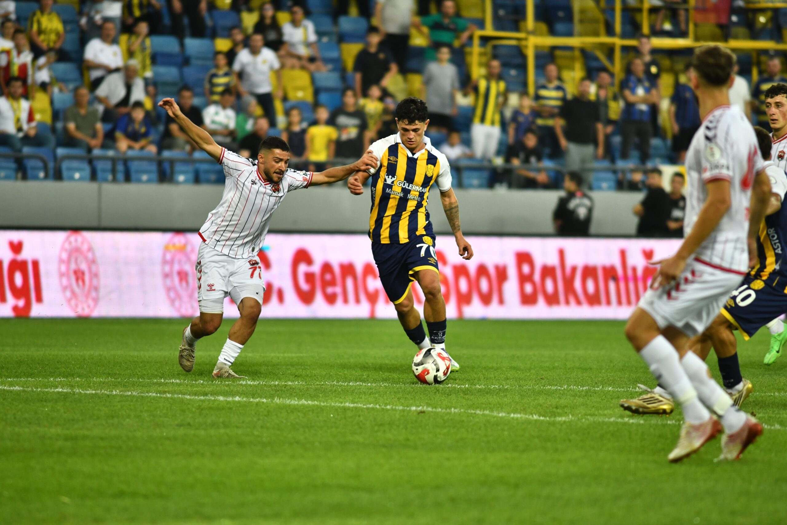 2. Lig 2025-2026 sezonuna deplasmanda başlayan 24 Erzincanspor, Eryaman Stadyumu’nda