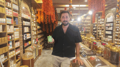      Erzincan’da uzun yıllardır aktar olarak hizmet veren Mehmet Emin