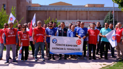 Erzincan’da sağlık çalışanları, düşük zam teklifine tepki göstererek iş bıraktı.