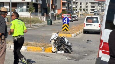 Erzincan’ın Yunus Emre Mahallesi’nde meydana gelen trafik kazasında, elektrikli bisiklet