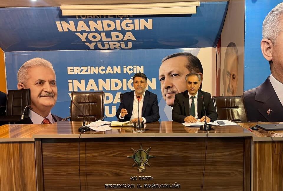 AK Parti Erzincan İl Başkanlığı tarafından düzenlenen Mahalle Başkanları Toplantısı,