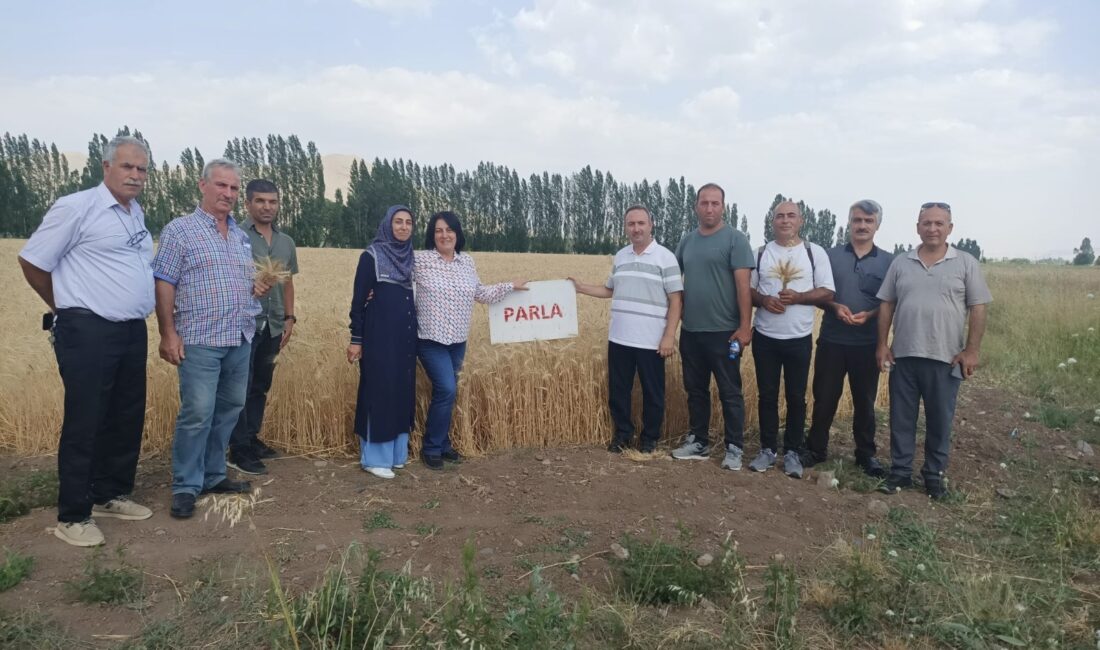 Erzincan’da tarımsal üretim yapan çiftçiler, modern tarım uygulamalarını yerinde görmek,