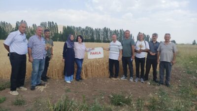 Erzincan’da tarımsal üretim yapan çiftçiler, modern tarım uygulamalarını yerinde görmek,