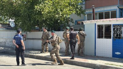 Erzincan’ın Mimarsinan Mahallesi’nde çıkan silahlı kavgada 1 kişi yaşamını yitirirken,