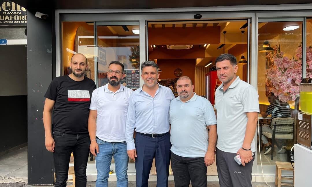 AK Parti Erzincan İl Başkanı Alpay Kabadayı, kent merkezinde esnafları