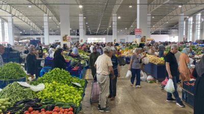 Erzincan’da haftanın en yoğun alışveriş noktalarından biri olan Cumartesi Pazarı,