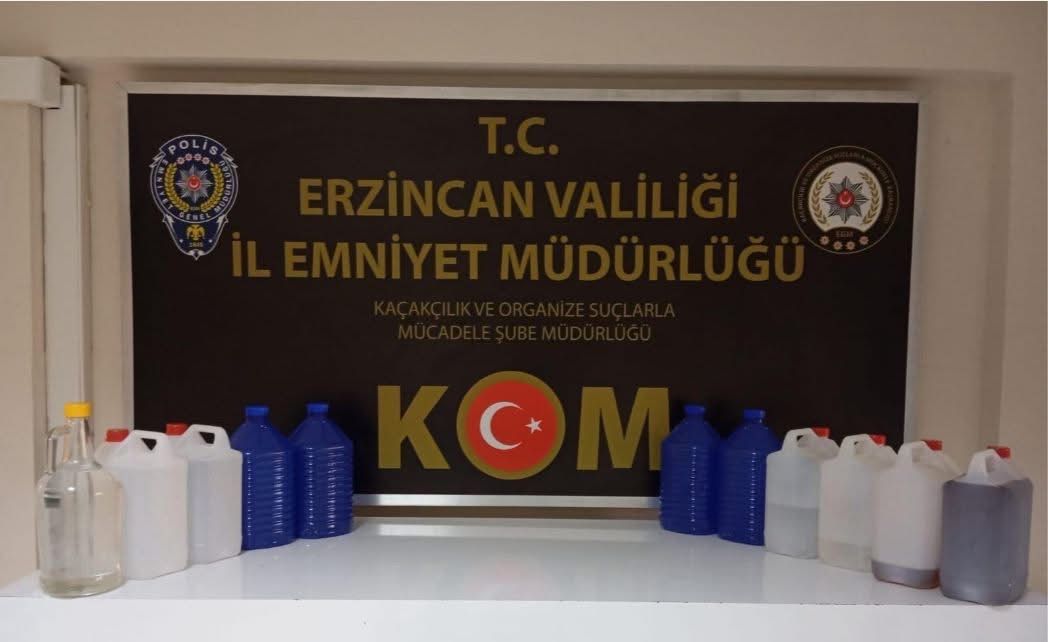 Erzincan’da polis ekiplerinin gerçekleştirdiği kaçak içki operasyonunda toplam 42 litre