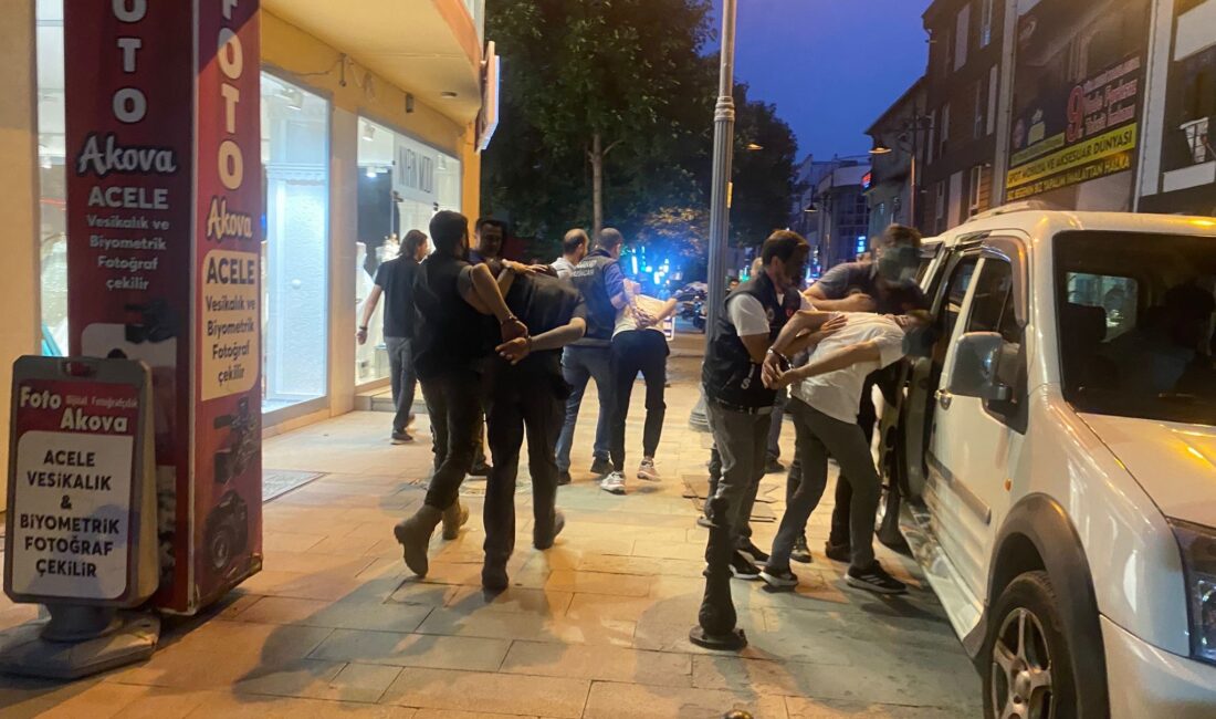 Erzincan’da polis ekiplerinin düzenlediği operasyonda, uyuşturucu madde ve ruhsatsız silah