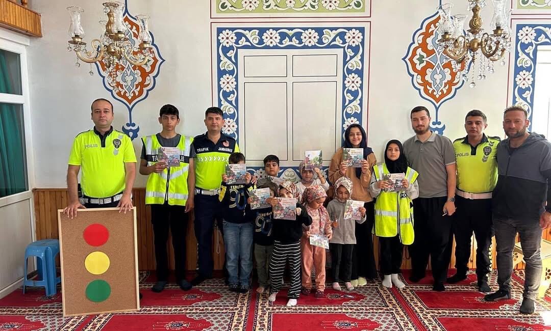 Erzincan’ın Refahiye ilçesinde, çocuklara trafik bilincini kazandırmak amacıyla önemli bir