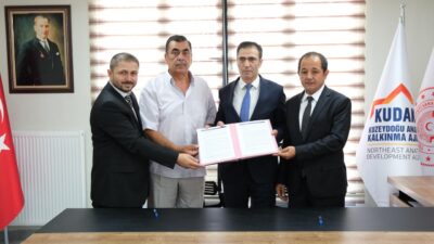 Erzincan’ın yüksek rakımlı yaylalarında, geven ve kekik bitkilerinin yoğun olarak