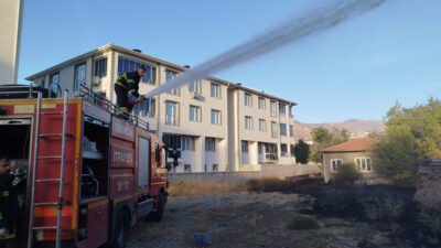 Haber: Muhammed Enes Sevilir Erzincan’ın Cumhuriyet Mahallesi’nde çıkan bahçe yangını