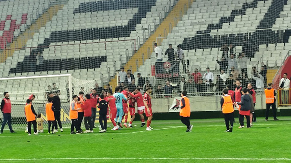 TFF 2. Lig Beyaz Grup’un 6. haftasında 24 Erzincanspor, kendi