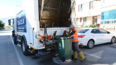 Erzincan Belediyesi Temizlik İşleri Müdürlüğü, şehir genelinde çöp konteynerlerinin temizliği