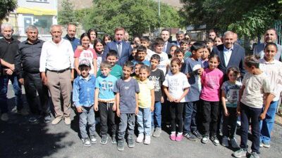 Erzincan Valisi Hamza Aydoğdu, beraberinde Erzincan Belediye Başkanı Bekir Aksun,