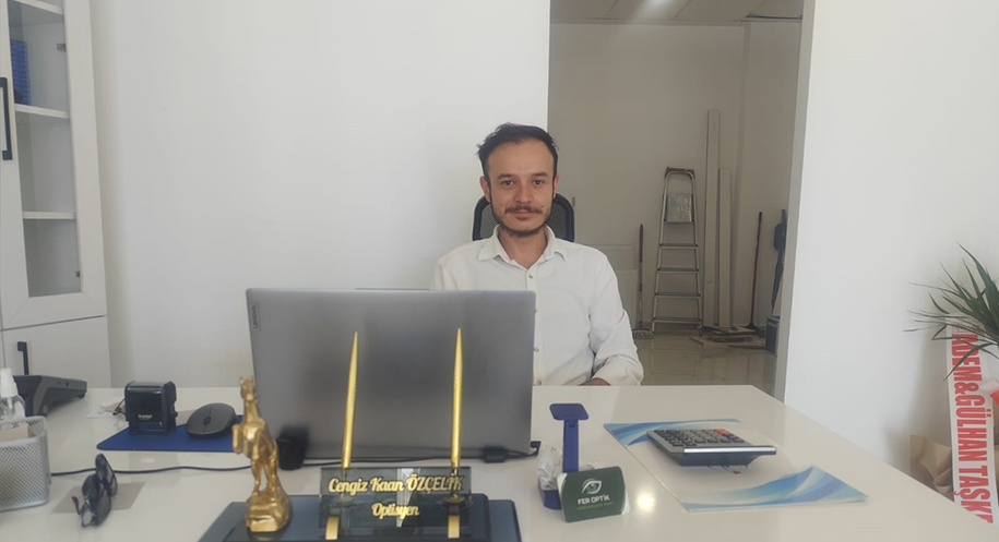 Haber: Bünyamin DEMİRCAN Erzincan’da faaliyet gösteren optisyen Cengiz Kaan Özçelik,
