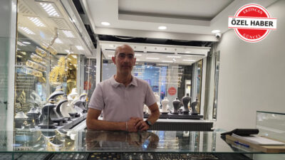 Gümüş fiyatları 2025’te rekor seviyelere ulaştı. Kuyumcu İsmail Miraç Yılmaz,