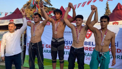 Erzincanlı sporcular, Kahramanmaraş’ta düzenlenen Uluslararası Karakucak Güreşleri’nde büyük bir başarıya