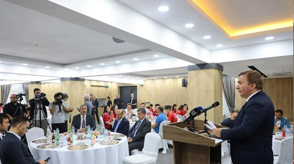 Erzincan Vali Hamza Aydoğdu, Belediye Başkanı Bekir Aksun ve protokol