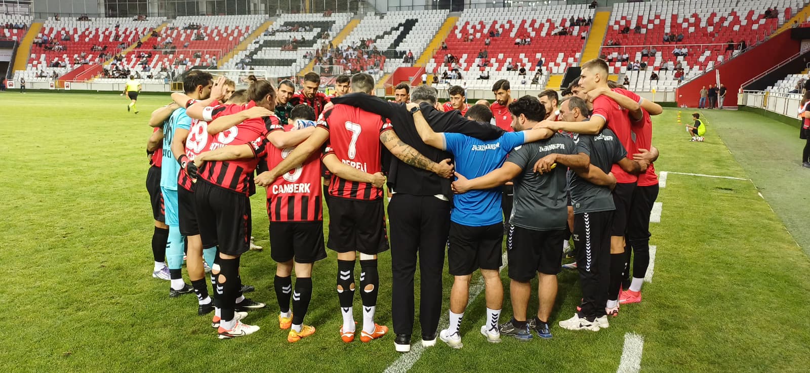TFF 2. Lig Beyaz Grup’ta mücadele eden  Anagold 24 Erzincanspor,