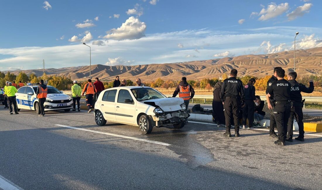 Erzincan-Sivas Yolunda Trafik Kazası: 2 Yaralı Haber: Muhammed Enes Sevilir Erzincan-Sivas Karayolu üzerinde Gümüşhane kavşağı mevkiinde