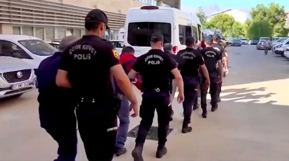 Son bir ayda Türkiye genelinde yürütülen operasyonlarda 971 vatandaşın dolandırıldığı