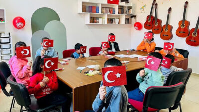 Minik Eller Cumhuriyet Coşkusunu Bayraklarla Anlattı Haber: Muhammed Enes Sevilir Erzincan Aile ve Sosyal Hizmetler İl