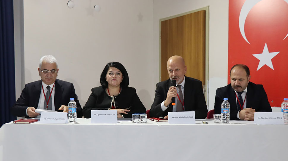 Tercan’da düzenlenen “Mamahatun Tarih, Kültür ve Sanat Buluşmaları” panelinde, bölgenin