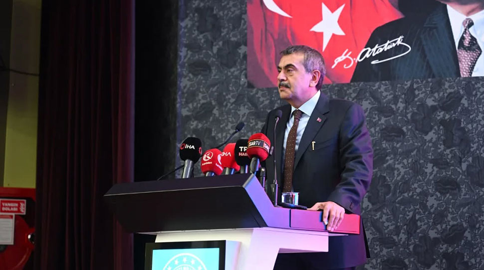 Millî Eğitim Bakanı Yusuf Tekin ve Erzurum Valisi Mustafa Çiftçi,