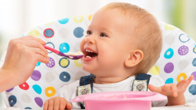 Bebek Beslenmesi Nasıl Olmalı? İlk 6 Ay ve Sonrası İçin Uzman Tavsiyeleri Anne sütü, bebeklerin sağlıklı gelişimi için en değerli besindir. İlk