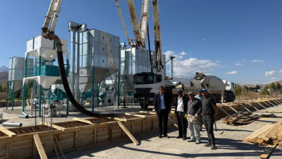 Çayırlı Belediye Başkanı Oktay Efe, ilçeye çekirdek fasulye ve buğday