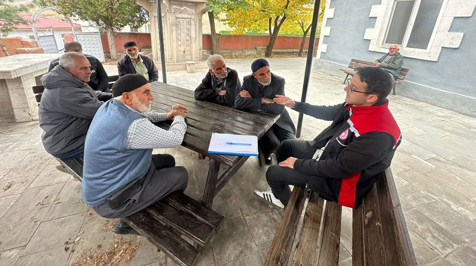Erzincan’ın Otlukbeli ilçesinde, tarım ve hayvancılıkla uğraşan üreticilere yönelik bilgilendirme