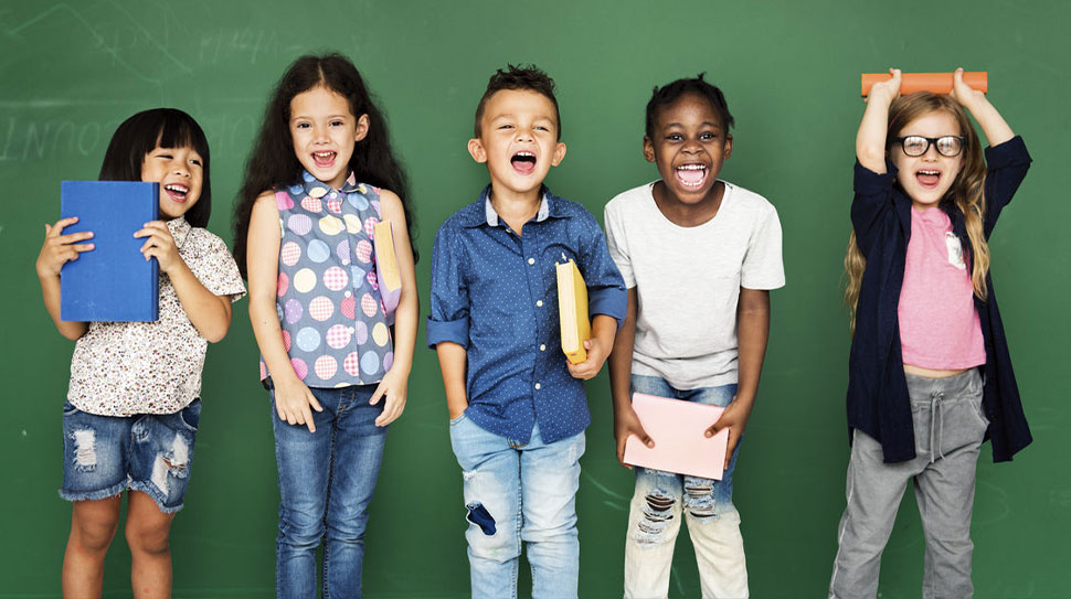 Okul çağı çocuklarının gelişiminde en büyük sorumluluğun ailelere düştüğünü belirten