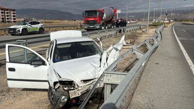 Haber: Muhammed Enes SEVİLİR Erzincan’da sürücüsünün direksiyon hakimiyetini kaybettiği bir