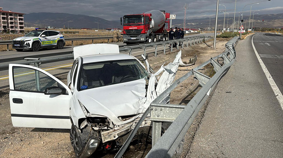 Haber: Muhammed Enes SEVİLİR Erzincan’da sürücüsünün direksiyon hakimiyetini kaybettiği bir