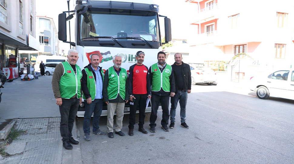 Haber: Muhammed Enes SEVİLİR Erzincan’dan Gazze’ye yardım eli uzatıldı. İnsan