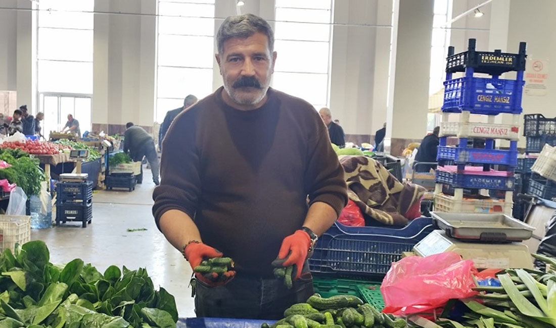 Kış mevsimi yaklaşırken Erzincan’da pazarlarda hazırlıklar başladı. Cumartesi Pazarı’nda turşuluk