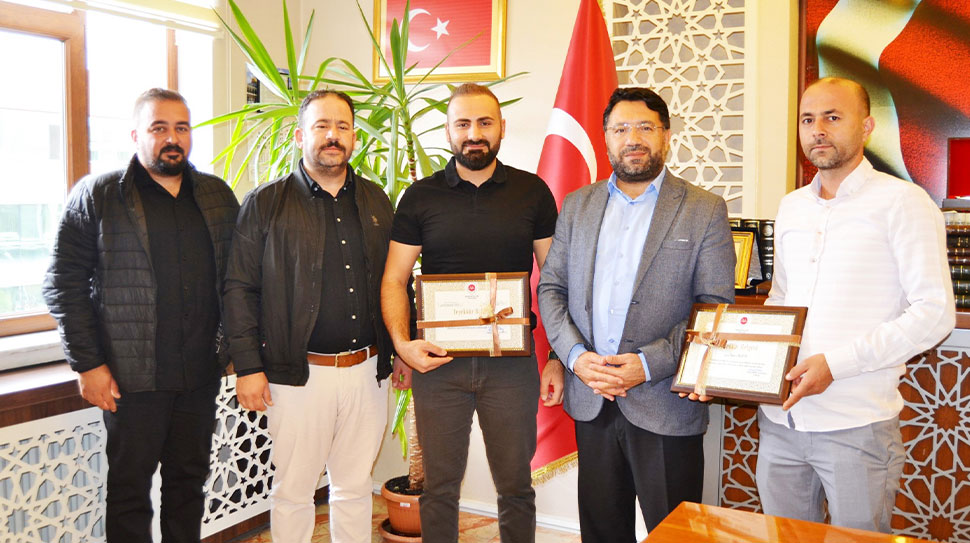 Erzincan’da yaz Kur’an kurslarına katılan çocuklara, hayırsever esnaflar Eşref Aktan,