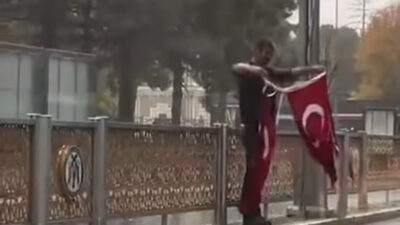 Yağmur ve Dolu Engel Olamadı: Erzincan’da Bayrak Sevgisi Duygulandırdı Haber: Muhammed Enes Sevilir Erzincan’da 29 Ekim Cumhuriyet Bayramı kutlamaları